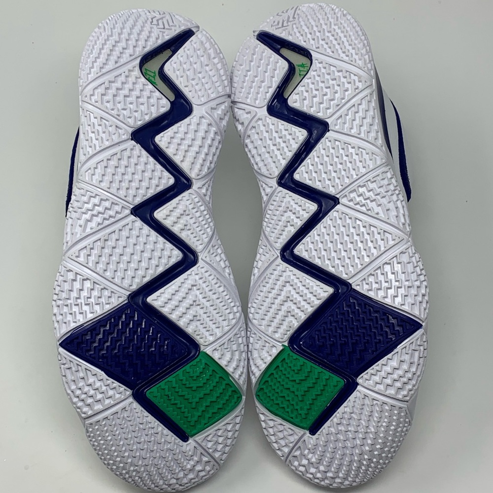 🆕 Nike Kyrie 4 Seattle Seahawks, White/Royal Blue - Picture 7 of 8